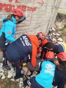 Aksaray AFAD ve UMKE ekipleri gerçekçi bir tatbikatla yeteneklerini sergiledi!