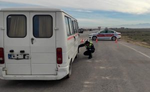 Kış lastiği takmayan sürücülere cezai işlem geliyor: Trafik Jandarması Aksaray’da denetimde!