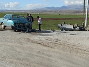 Bir otomobilin takla attığı feci kazada 3 kişi yaralandı!