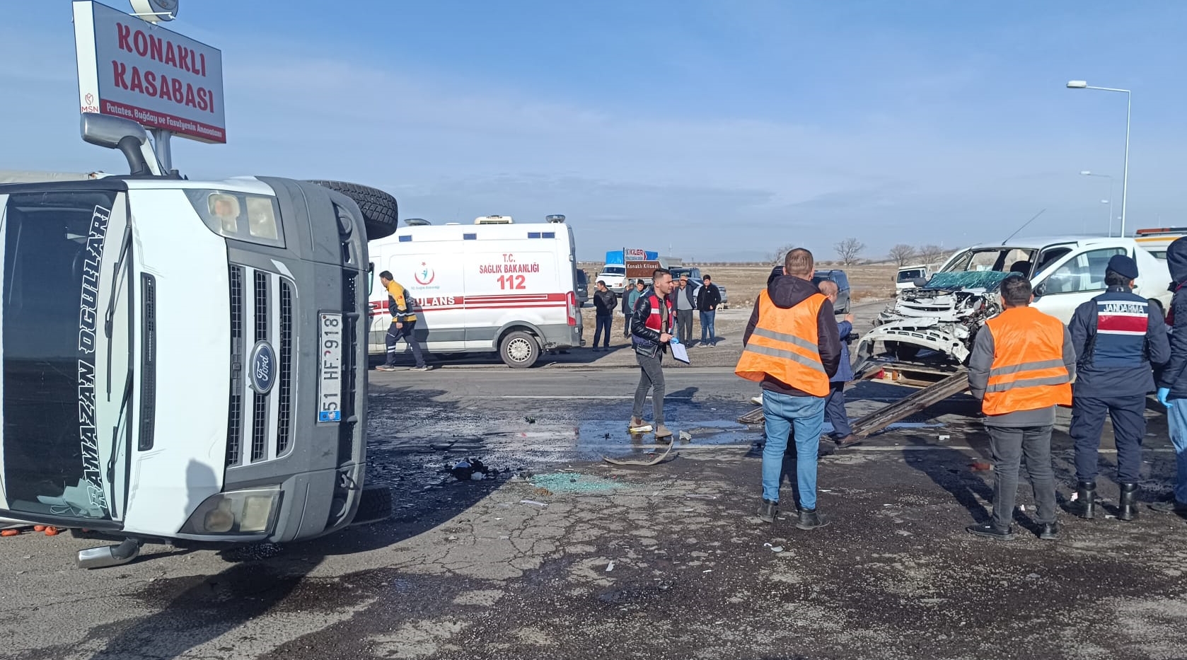 Niğde’de kamyonet ile otomobilin