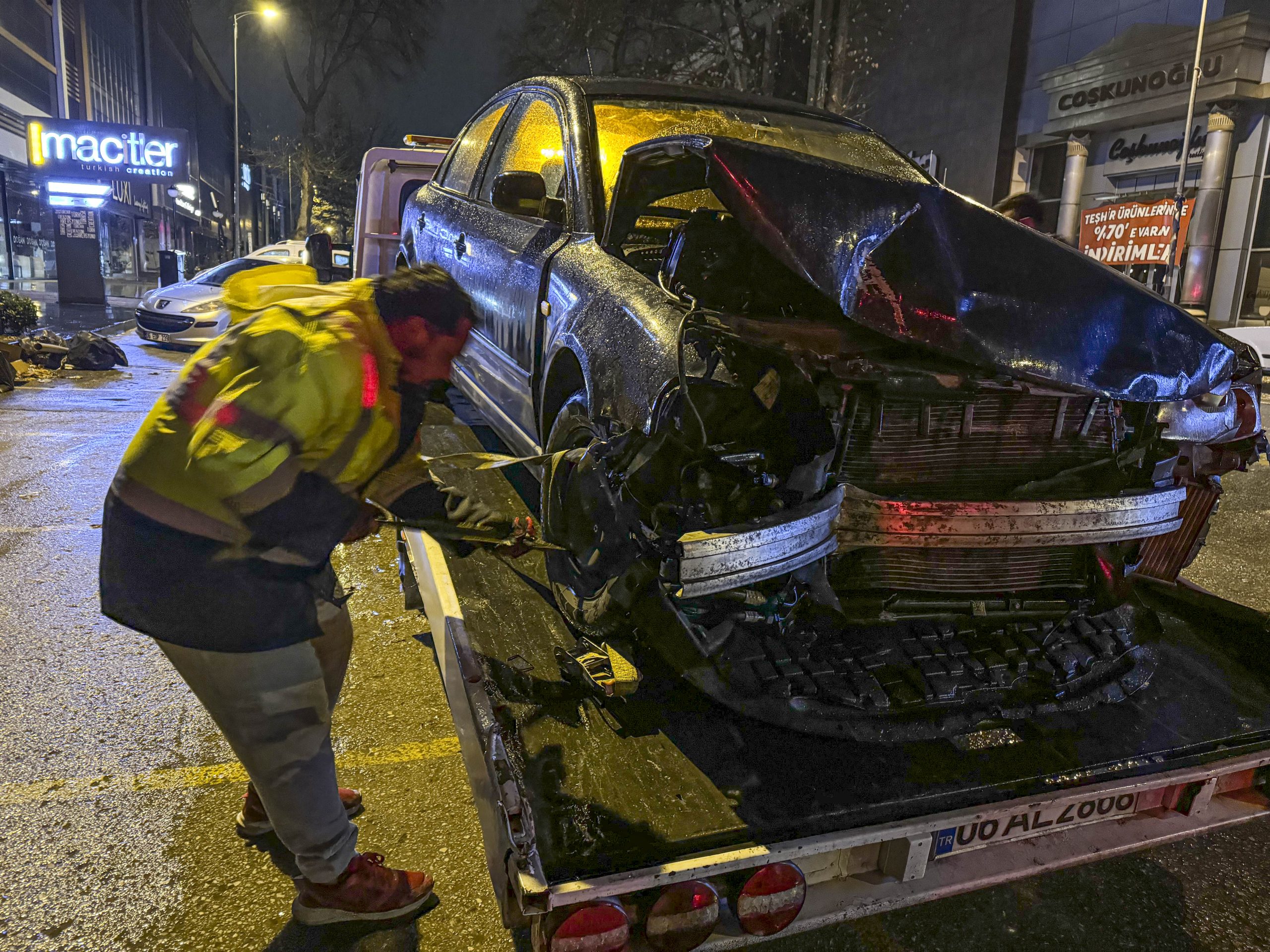 Ankara’nın Altındağ ilçesinde otomobille