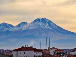 Aksaray’da Gençler; Hasandağı’nın eteklerinde sabah namazında buluştu!