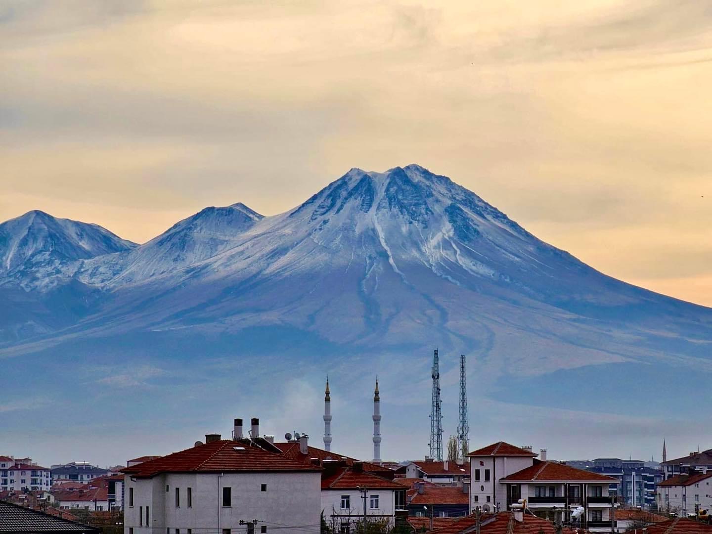 Aksaray Hasandağı eteklerindeki Helvadere