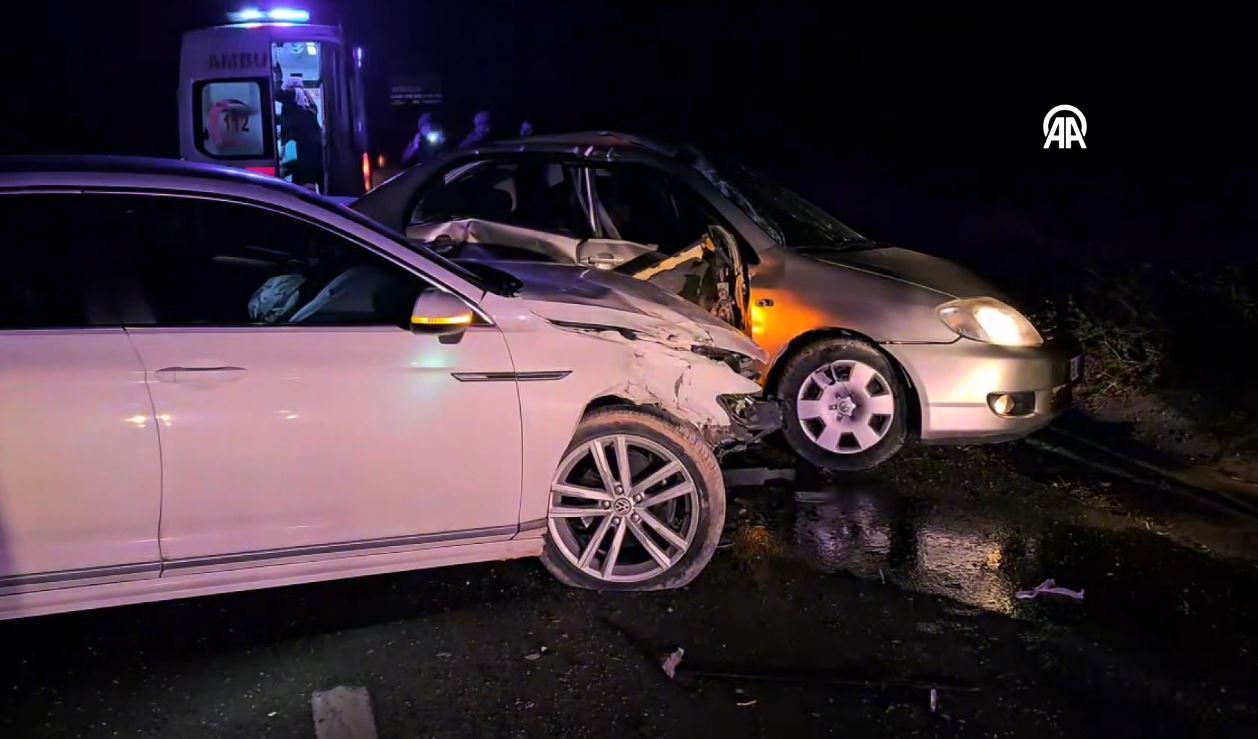 Aksaray’da iki otomobilin çarpışması