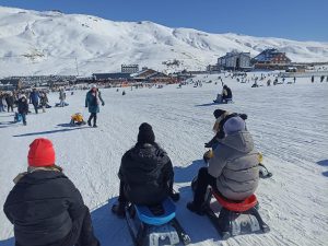 Aksaray Aile ve Sosyal Hizmetler Müdürlüğü, Çocuklara karne hediyesiyle Erciyes Kayak Merkezi keyfi yaşattı