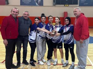 Somuncu Baba Anadolu Lisesi; Genç Kızlar Badminton İl Birinciliği’nde Zirveye Uçtu!