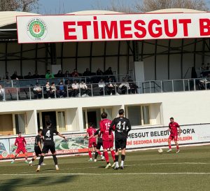 Ankara’da ilk yarı sonuçlandı; Etimesgut Belediyespor- Aksaray Belediyespor maçı oynanıyor