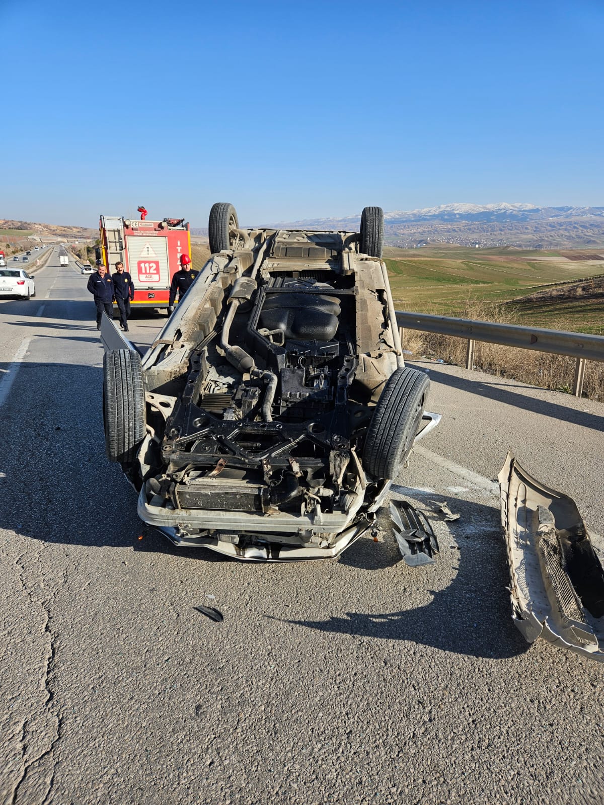 Kırıkkale’de bariyere çarpıp devrilen