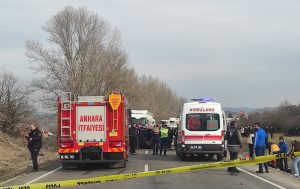 Trafik kazasında 3 kişi öldü, 3 kişi yaralandı