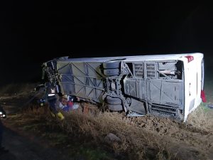 Yolcu otobüsünün devrilmesi sonucu 1 kişi öldü, 18 kişi yaralandı