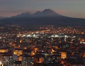 Aksaray’ın Büyüleyici Gün Batımı Sosyal Medyada Yankı Buldu!