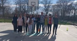 Yeşilova Lisesi’nin 13 yıllık öğretmeni Bülent Katı, okuldan tayin olmasıyla