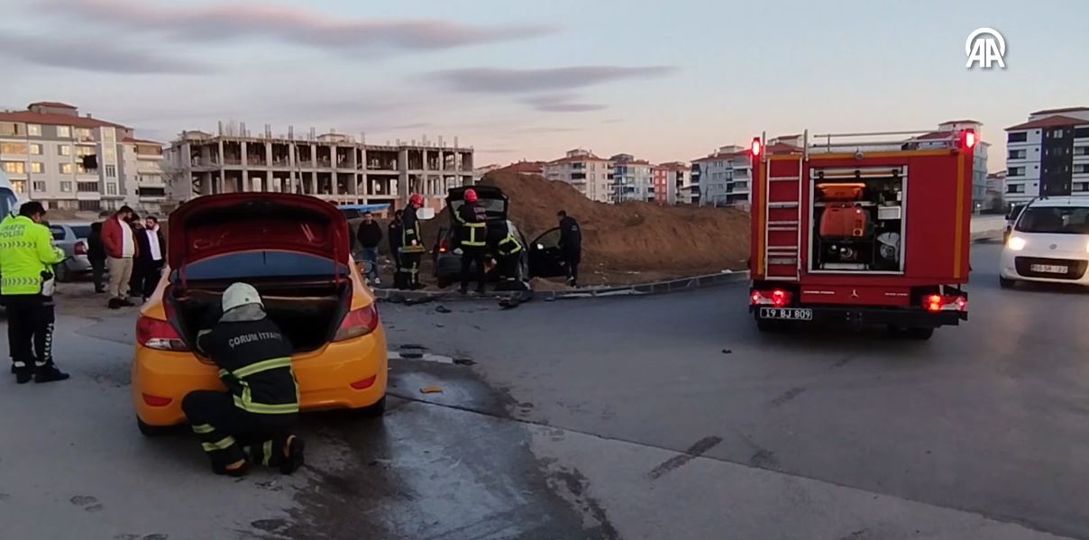 Çorum’da otomobil ile taksinin