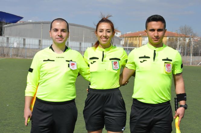 Aksaray’ın gururu Esra Sağlam, Türkiye Kadınlar Futbol Üçüncü Ligi’nde orta