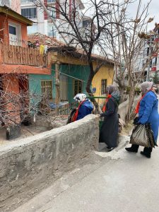 AK Parti Kadın Kolları, Paşacık Mahallesi sakinlerine samimi ziyaretlerde bulundu.