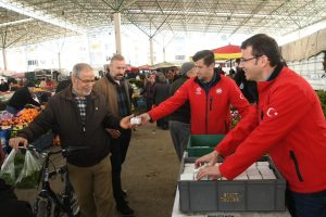 Aksaray Belediyesi vatandaşların Berat Kandilini, kandil simidi dağıtarak kutladı