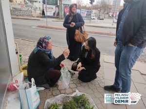 Cumhuriyet Halk Partisi Adayı Demir vatandaşlarla bir araya gelmeye devam ediyor