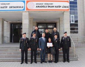 Aksaray Güzelyurt Anadolu İmam Hatip Lisesi öğrencisi Elanur Akar liseler