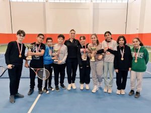 Aksaraylı sporcular tenis müsabakalarını başarı ile  tamamladı