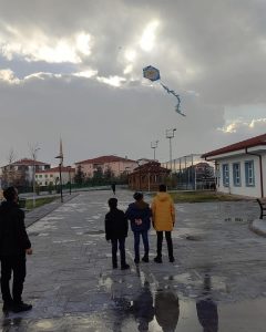 Aksaray’da “uygulayarak öğreniyoruz” etkinliği kapsamında çocukların hayal dünyalarının gelişimi hedefleniyor