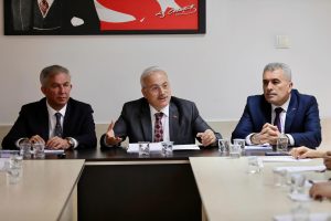 Vali Kumbuzoğlu rehber öğretmenlerle bir araya geldi