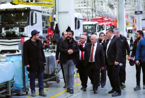 Vali Kumbuzoğlu, Aksaray’ın sanayi yıldızıyla buluştu: Mercedes-Benz fabrikası ziyareti!