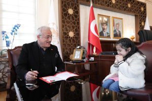 Aksaray Valisi Mehmet Ali Kumbuzoğlu, şehit kızı Sümeyye Özbek ile