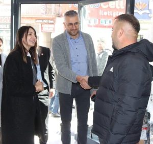 Aksaray’da CHP Adayları Halkla Buluştu: Pelinsu Yıldırım Demir ve Ömer Kaşif Akın Sahada!