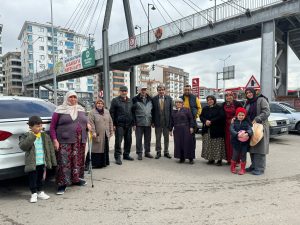 Tacin Mahallesi üst geçidi engellilere ve yaşlılara engel: “Yetkililerden çözüm bekliyoruz”