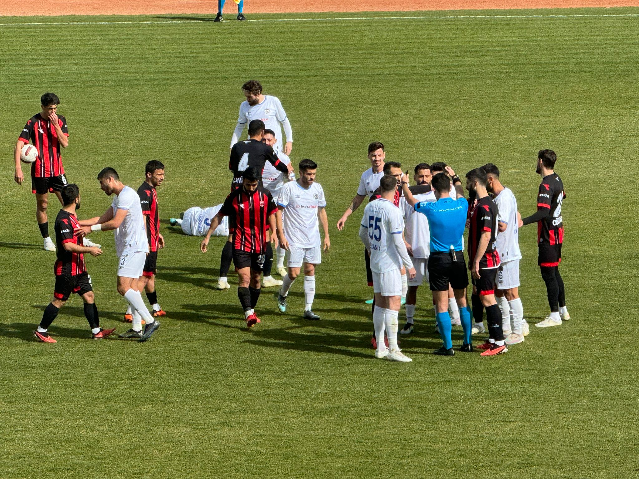 Stat: Dağılgan Stadyumu Hakemler: