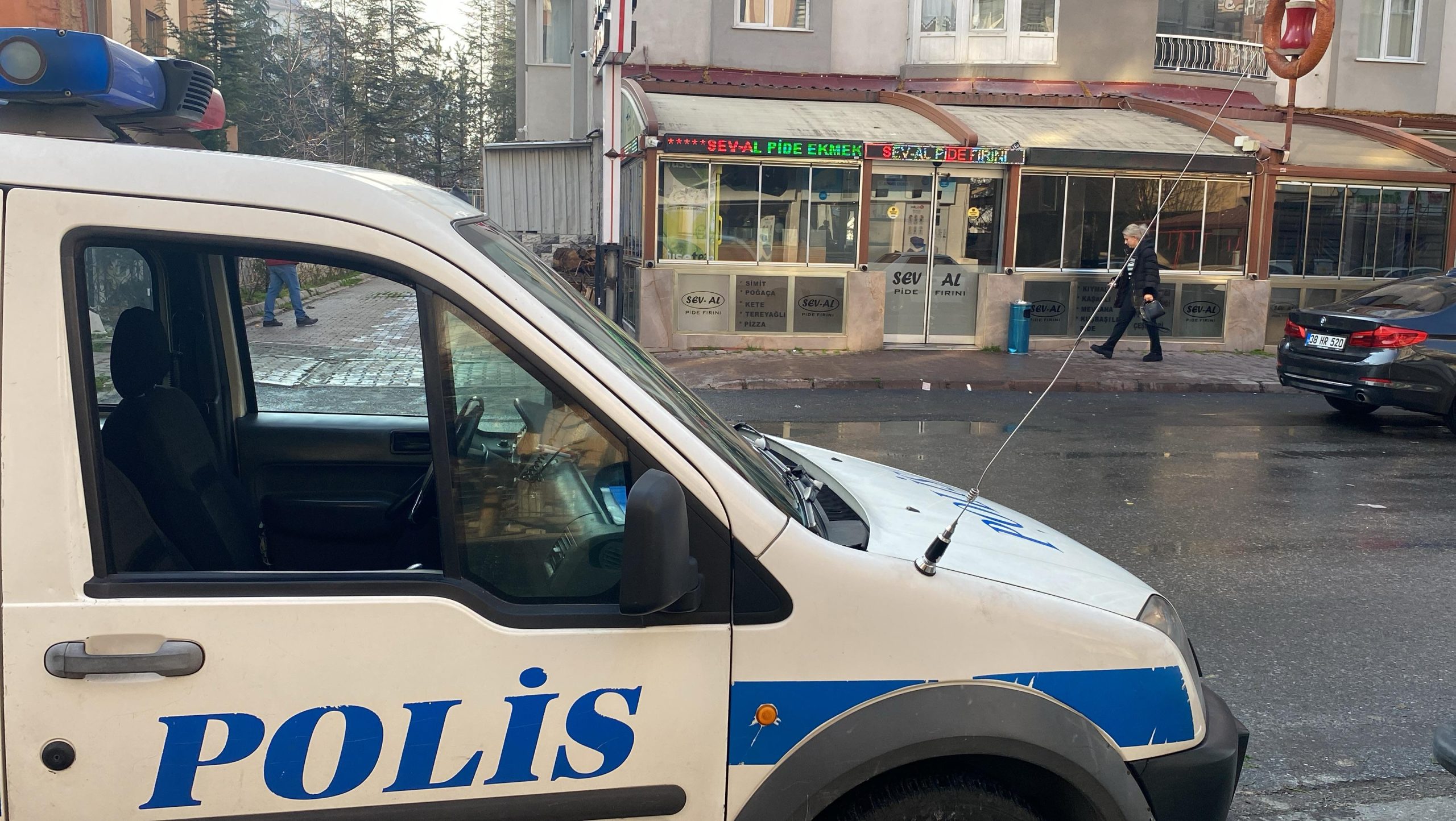 Kayseri’nin Melikgazi ilçesinde fırında çıkan silahlı kavgada 1 kişi hayatını