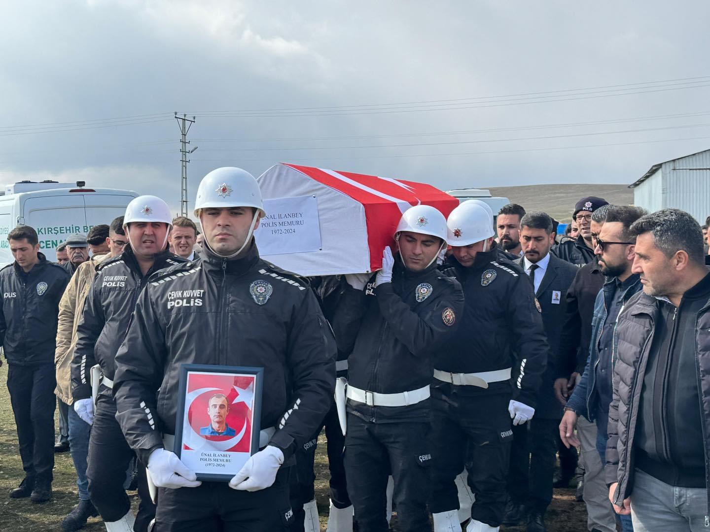 Aksaray’da Kalp Krizi Geçiren Polis Memuru Son Yolculuğuna Uğurlandı! Vefat Eden Polis Memuruna Son Görev: Kaymakam ve Emniyet Teşkilatı