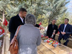 İYİ Parti Adayı Tuğrul Karacaer, Çanakkale Şehitlerini Minnetle Andı