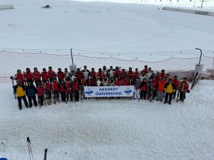 ASÜ Spor Bilimler Fakültesi Öğrencileri Temel Kayak Eğitimi İçin Erciyes’te