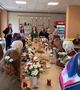 ASÜ’lü akademisyenler “Flower Workshop” etkinliğine katıldı