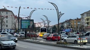 Aksaray’ın O Caddesinde Trafik Kitlendi; Sürücüler Çözüm Bekliyor!