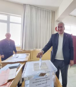 MHP Aksaray Milletvekili Ramazan Kaşlı Oyunu Kılıçaslan İlkokulu’nda Kullandı: “Kazanan Aksaray Olsun!