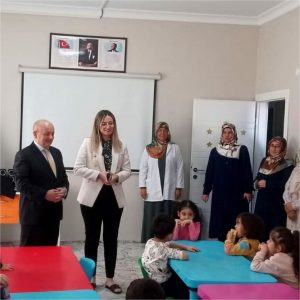 Aksaray Vali Yardımcısı ve İl Müftüsü minik öğrencilerle kahvaltıda buluştu