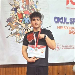 Aksaraylı Genç Sporcudan Gurur Veren Başarı: Türkiye Şampiyonasında İkinci Oldu!