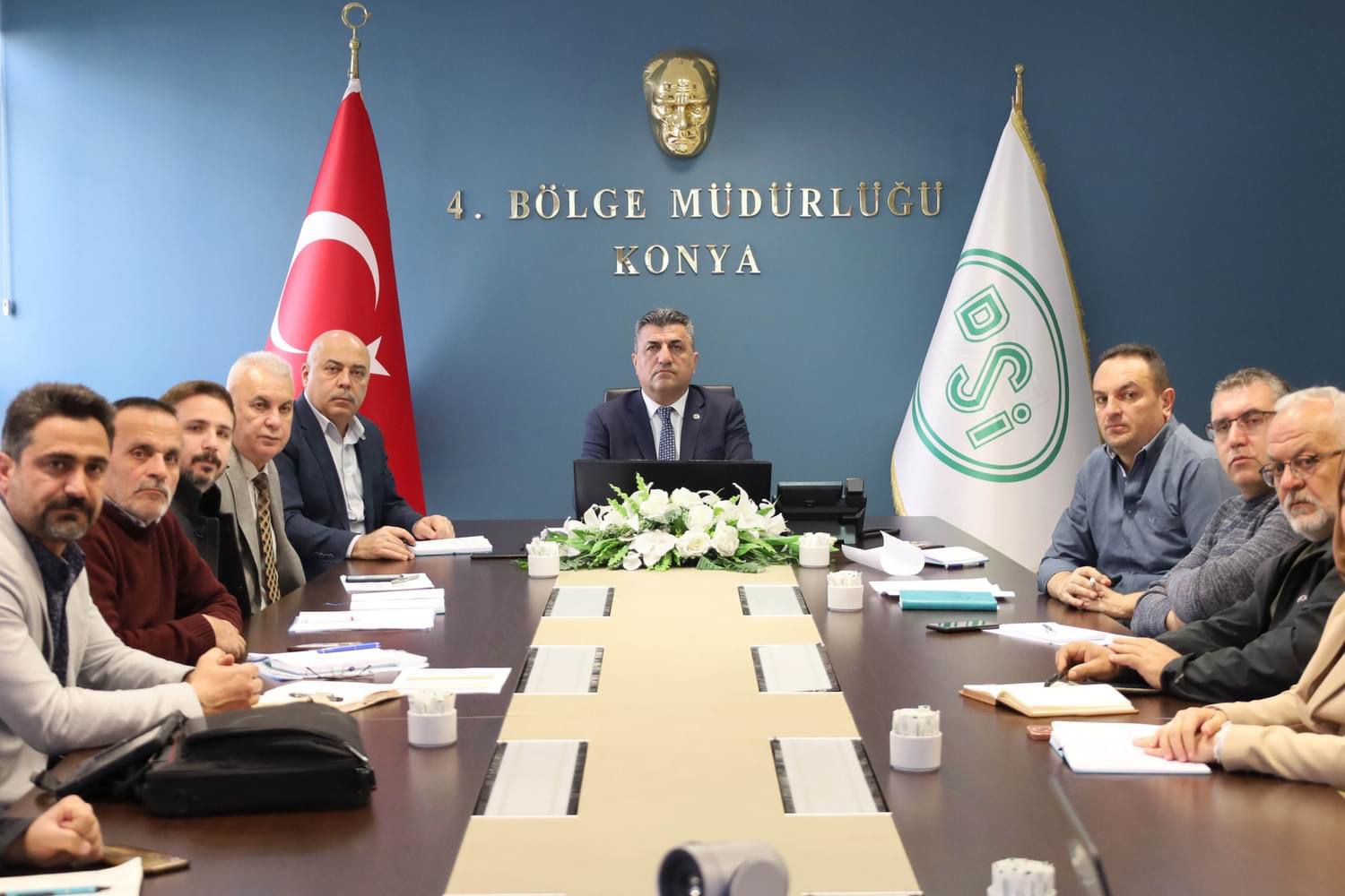 Bölge Müdürü Mehmet Alp önderliğinde gerçekleşen toplantıda, sulama sezonunun geçmişi