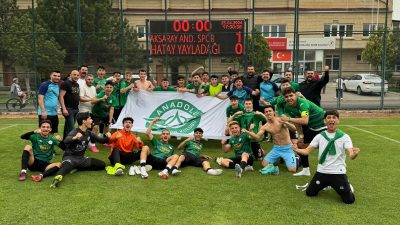 U18 Türkiye Şampiyonasında mücadele eden Aksaray Anadolu Gençler takımı ilk