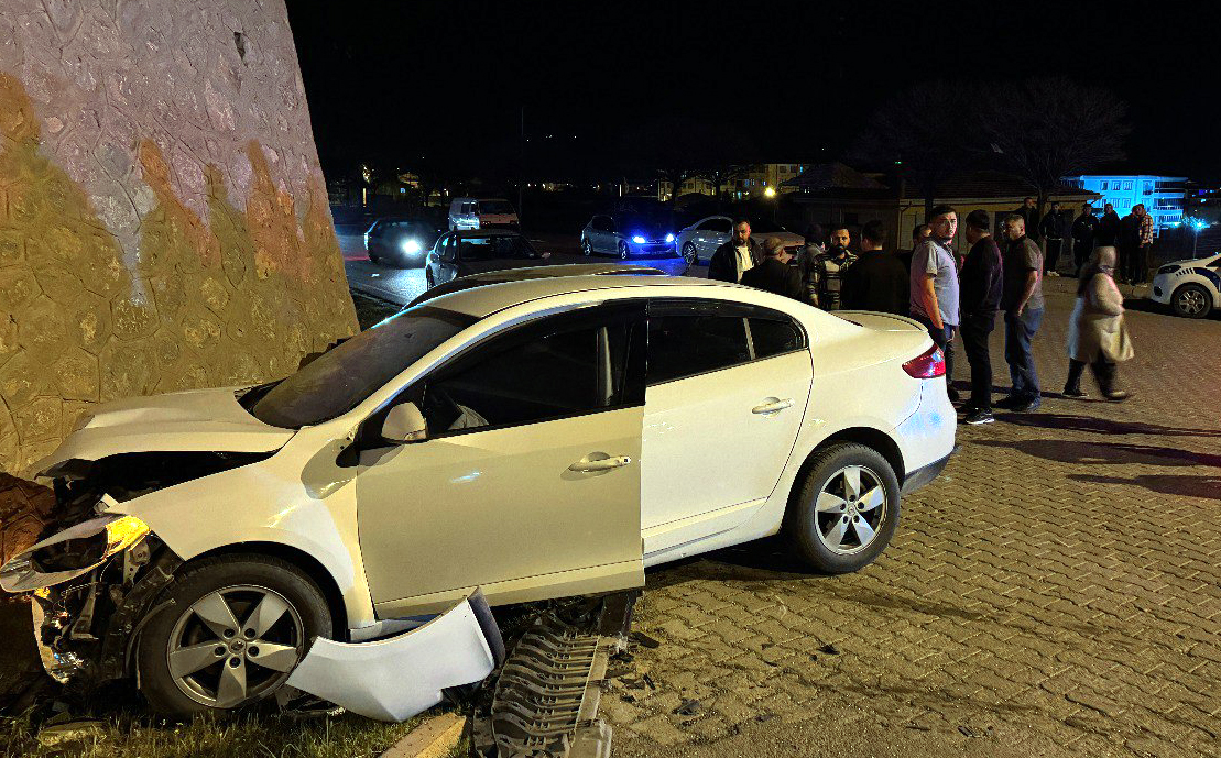 Kırıkkale’de iki otomobilin çarpışması