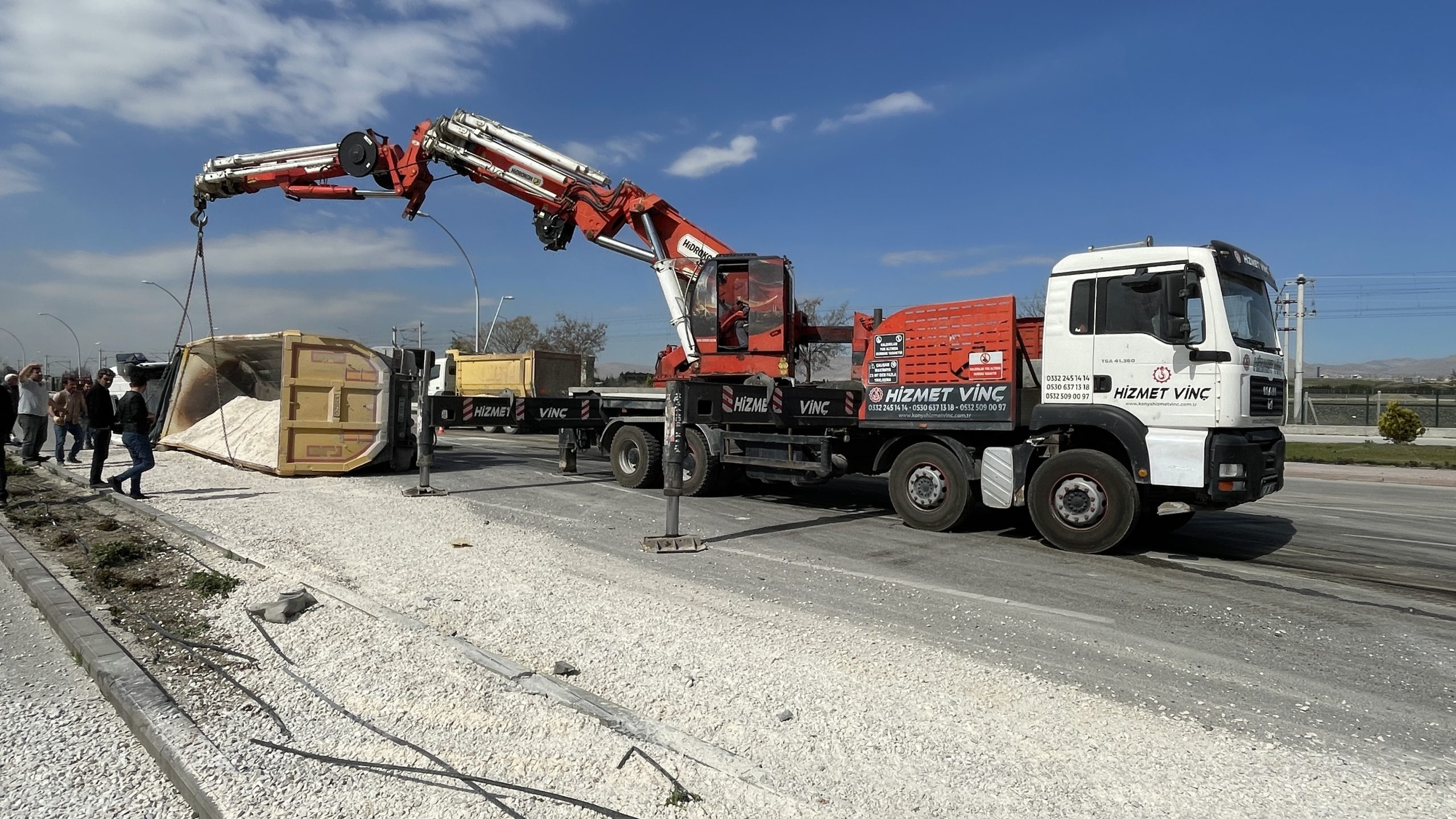 Konya’da kamyonun devrilmesi sonucu