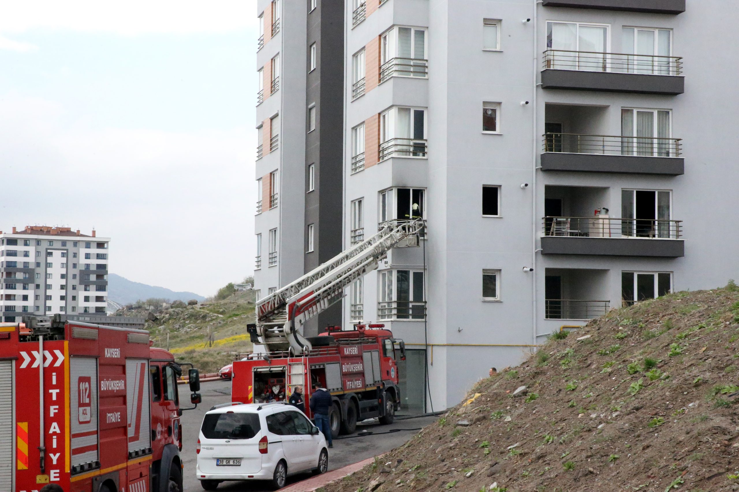 Kayseri’de apartmanda çıkan yangında