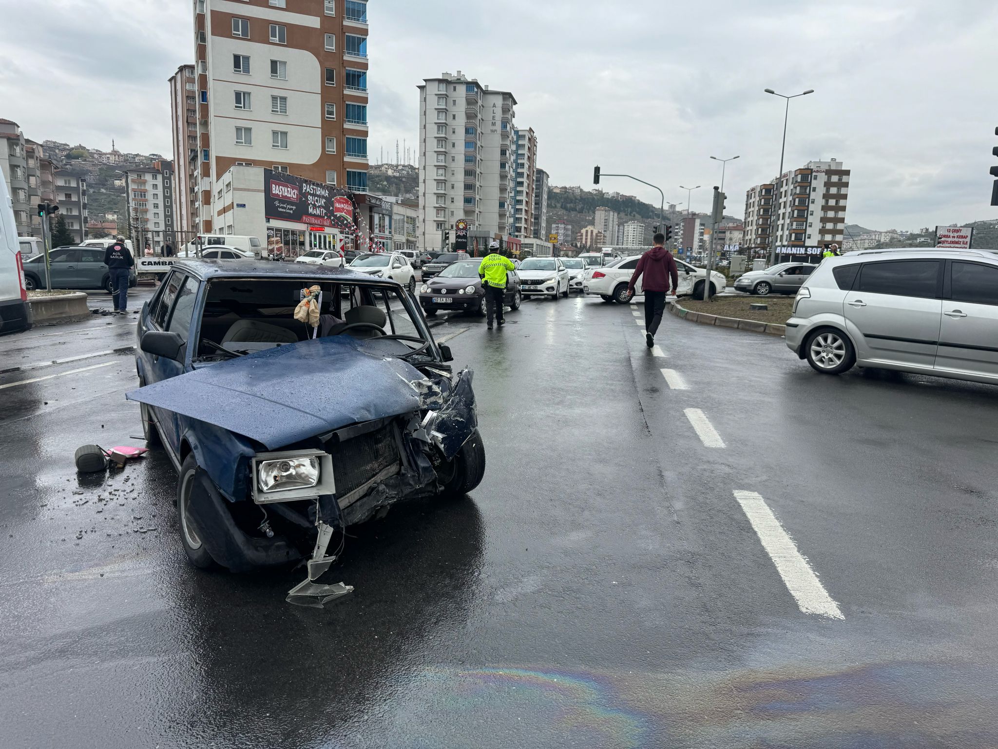 Kayseri’de iki otomobilin çarpıştığı