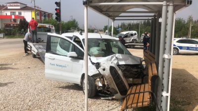 Kırıkkale’de 2 hafif ticari aracın çarpışması sonucu yaralanan 6 kişi