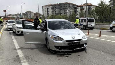 Aksaray’da yolun karşısına geçmeye çalışan çocuk, otomobilin çarpması sonucu ağır