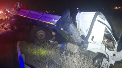 Niğde Ulukışla ilçesinde 3 tır, kamyon ve otomobilin karıştığı zincirleme