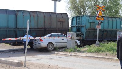Kayseri’nin Sarıoğlan ilçesinde hemzemin geçitte yük treninin çarptığı otomobildeki yolcu