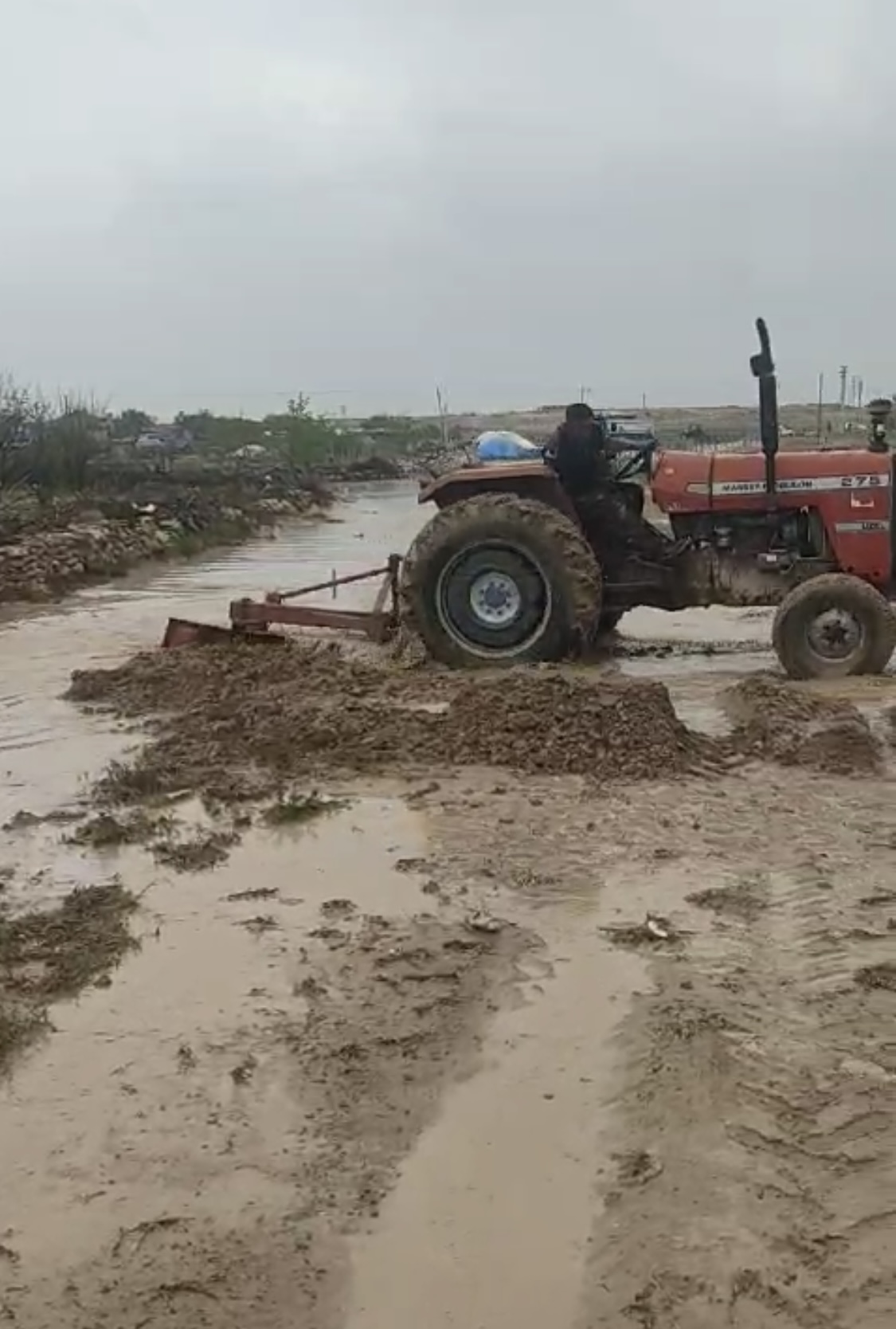 Kutlu Köyü ve Yeşiltepe Kasabası şiddetli dolu yağışıyla sarsıldı: Panik sokaklarda